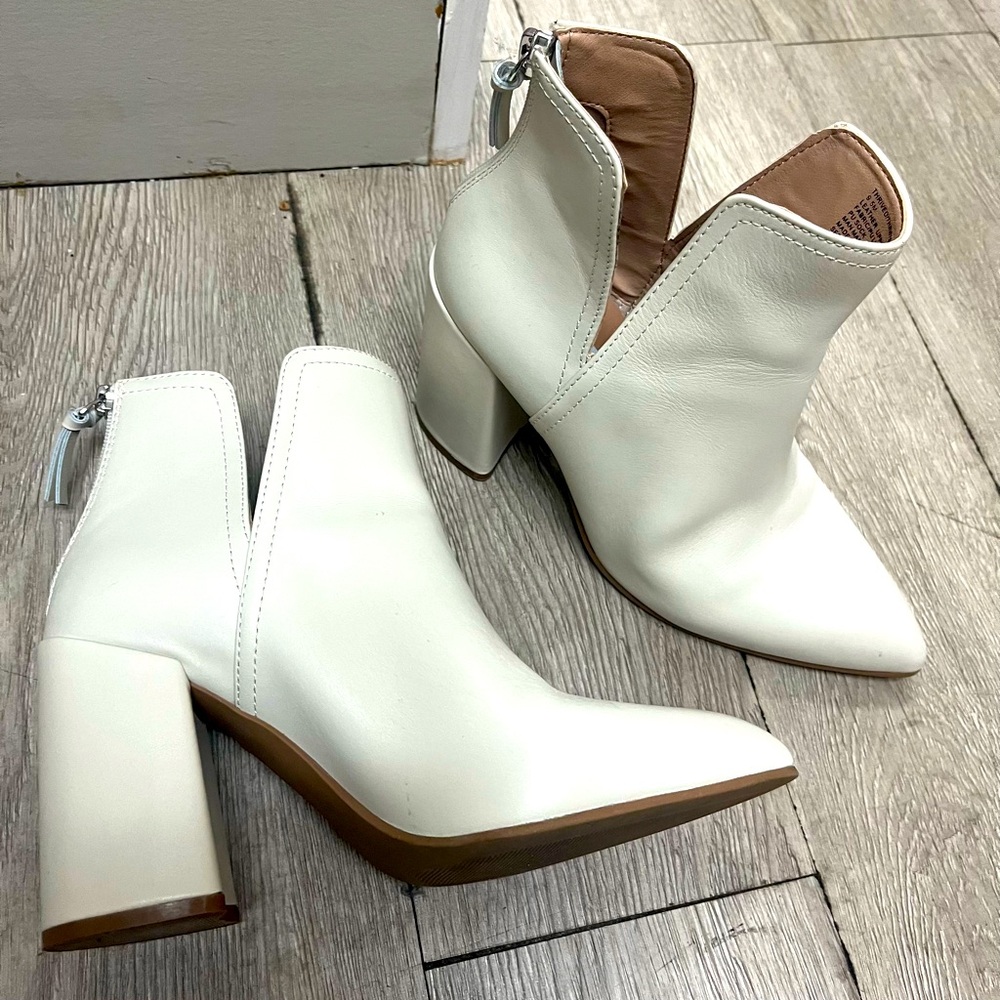 Steve Madden Thrived Women’s White S9.5 Ankle Boots With Pointy Toe And 4” Heels